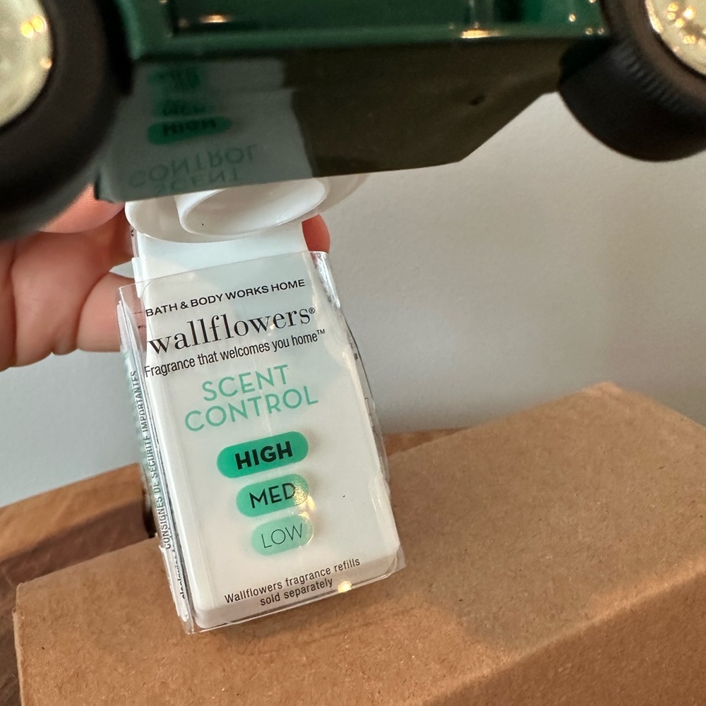 B&BW Green truck Fall Wallflower Plug - Picture 2 of 5